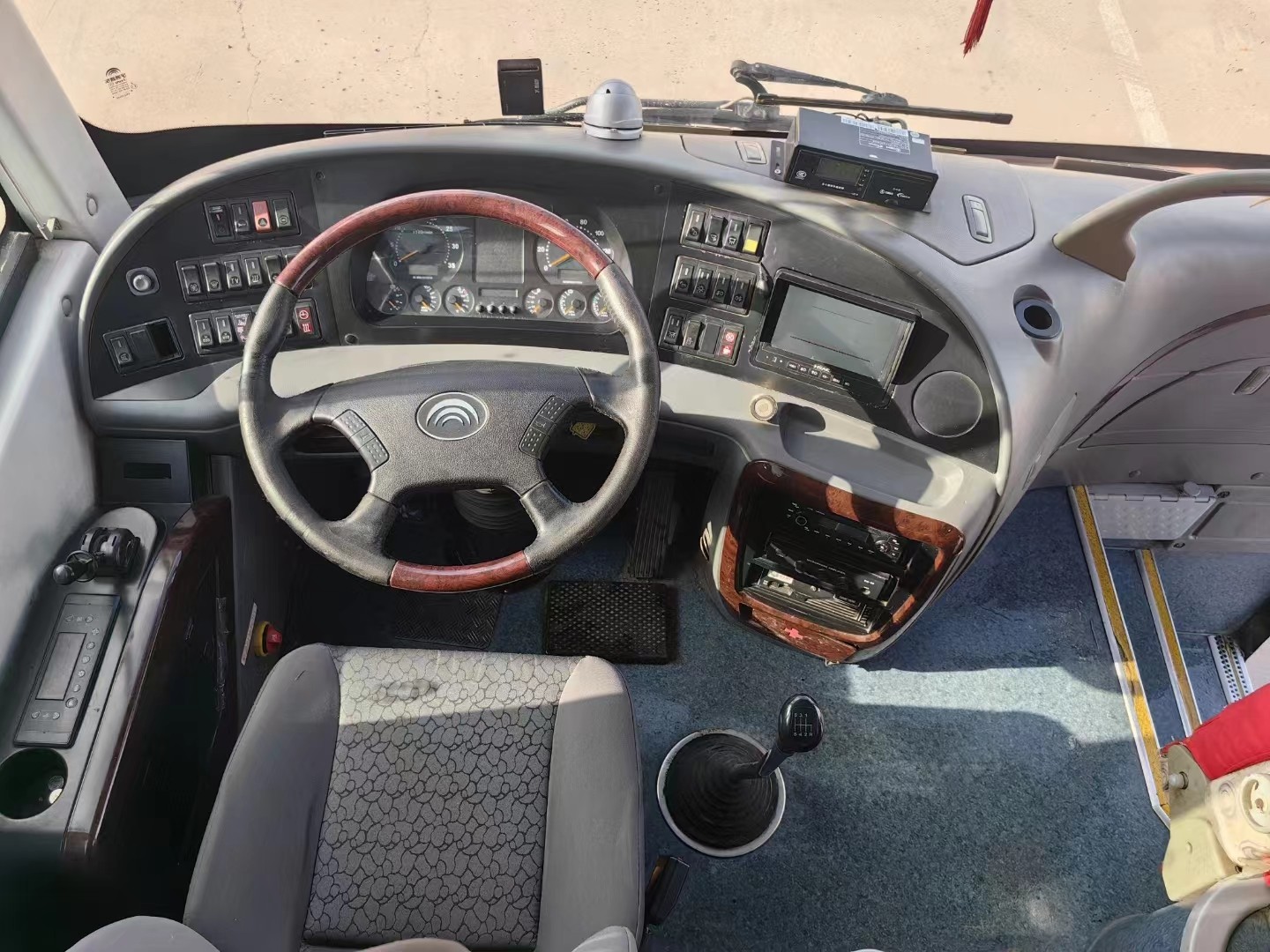 Coach Second Hand 39 Seats Rare Engine Left Hand Drive Sealing Window 9 Meters Used Young Tong ZK6908