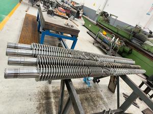China 8000mm Max Length Conical Twin Screw And Barrel With 0.5-0.8mm Nitriding Depth factory
