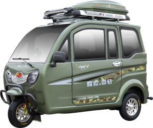 China 3 Wheel Gas 130cc Kick Scooter Cabin Tricycle factory