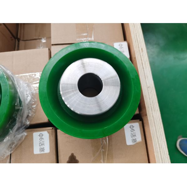 China NOV Green DUO 6 Inch Mud Pump Piston 1502060 Polyurethane factory