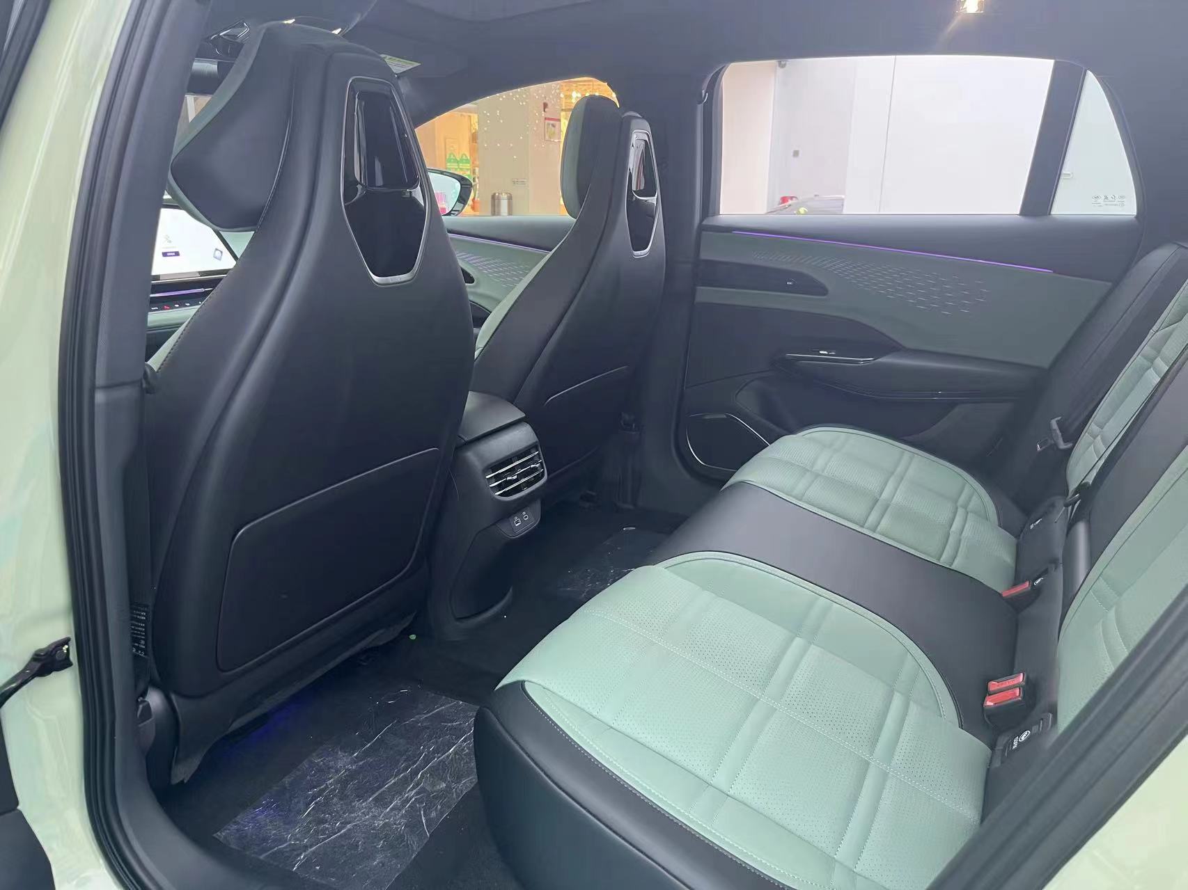 2024 Hongqi EH7 Pure Electric Vehicle with Maximum Torque of 450 Nm and Energy Efficiency by FAW Cars