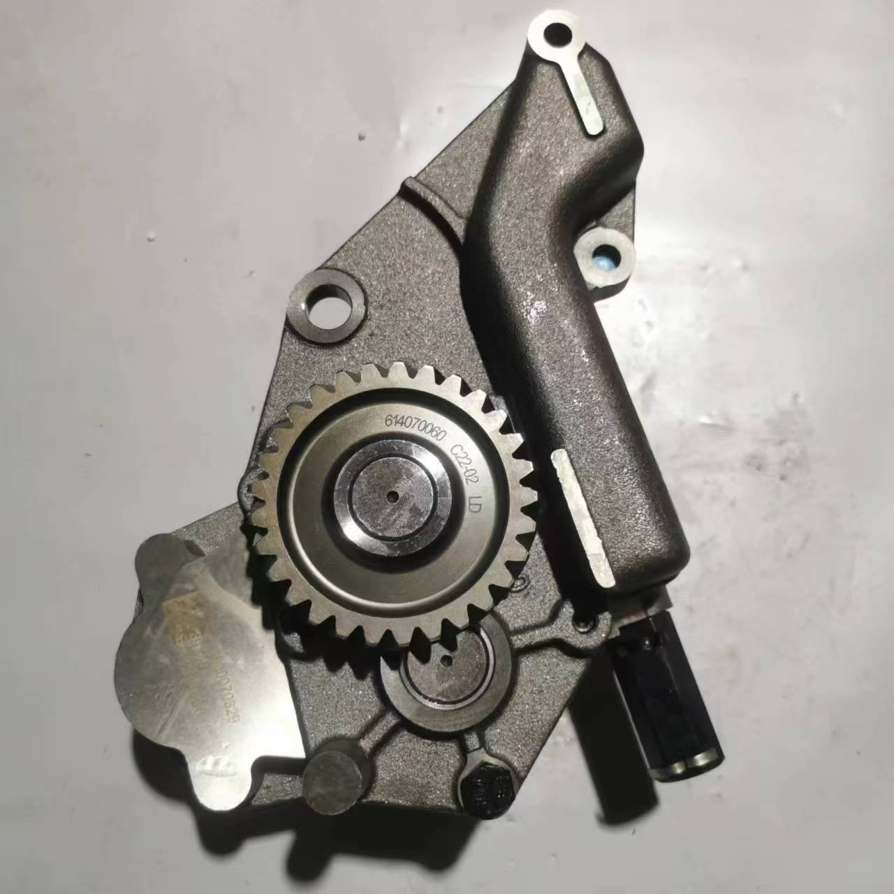 Shacman Bulldozer 61500070030 WD615 0021A Weichai Engine Oil Pump Assembly Standard Size
