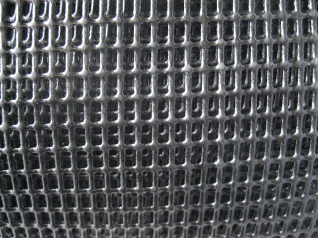 Non Slip PVC Weld Mesh Fire Retardant Good Friction 4mm X 6mm Mesh Eye Size Plastic Coated Mesh