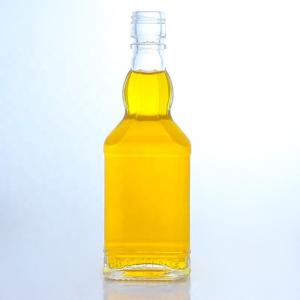 China 350ml 500ml Screw Cap Flint Glass Transparent Bottle for Whisky Vodka Champagne Tequila Gin Rum factory