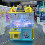Young Children 8 Years Old Super Mini Claw Machine with 80KG Capacity and Card