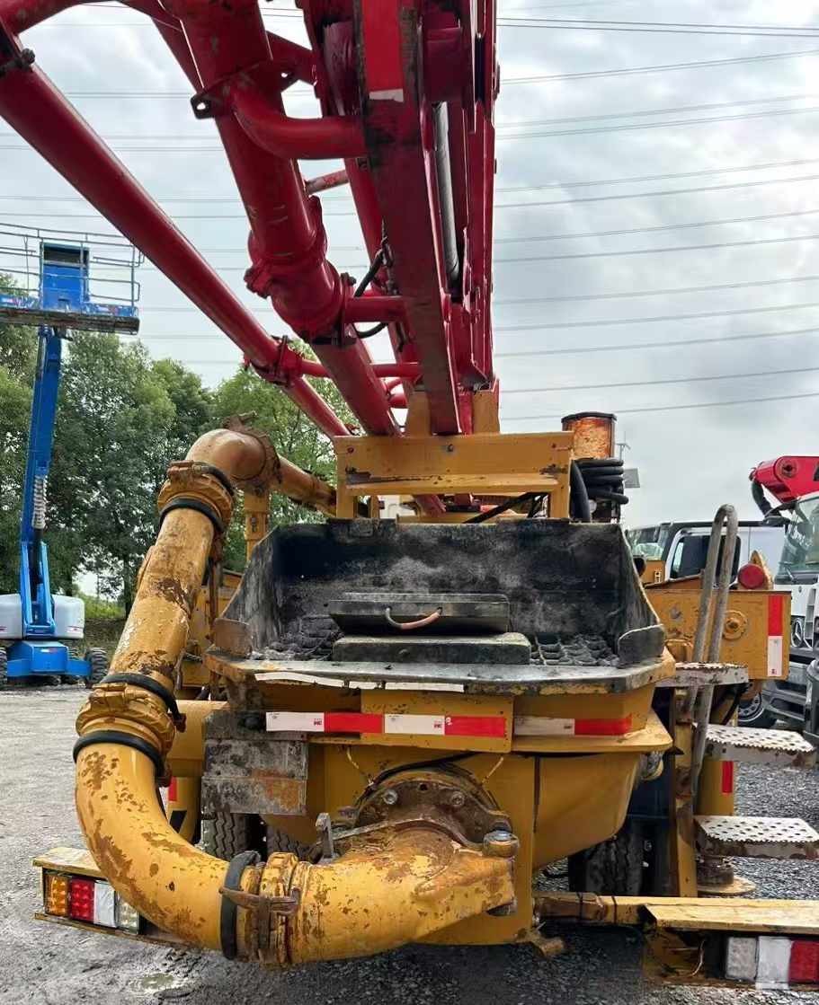 2020 Small Concrete Mixer 30 Meters Two Axle Convenient And Practical Truck-Mounted Concrete Pump