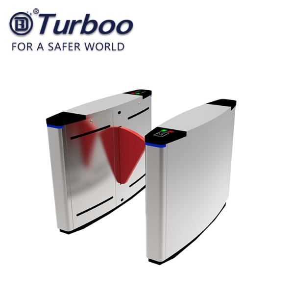 Wide Pass 900mm Retractable Pedestrian Barrier Gate With Red Soft Leather