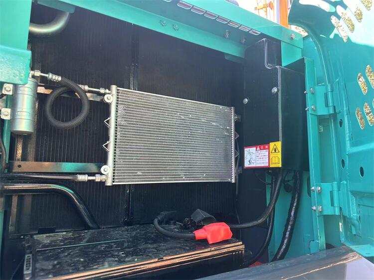 20 Tons Japan Kobelco SK200-8 Excavator Digger Machine With Original Hydraulic Valve