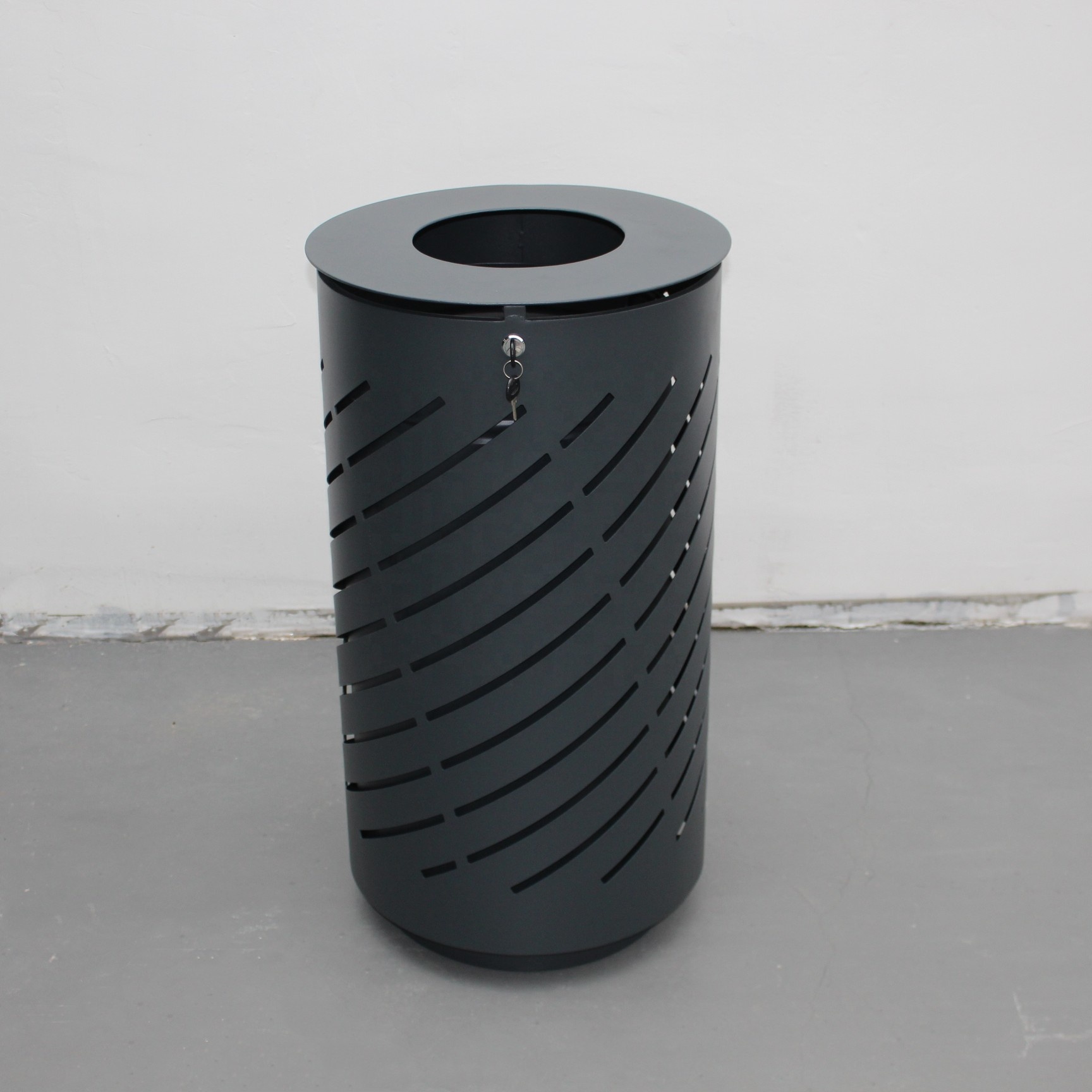 Laser Cut Outdoor Stainless Steel Ashtray Bin With 73L Galvanized Steel Liner
