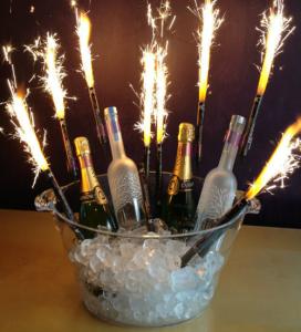China Smokeless Stage Ice Fountain Sparklers / 0.029 CBM Birthday Candles Fireworks factory