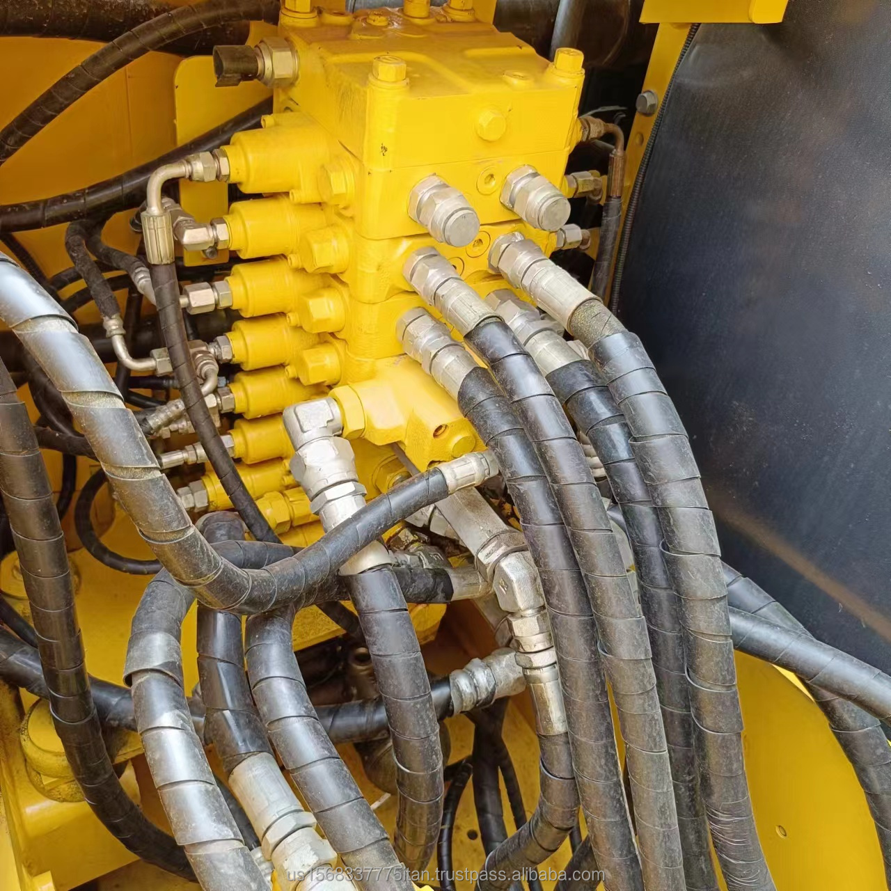Secondhand 13 ton KOMATSU PC 130 excavator in Shanghai with 13000 KG machine weight