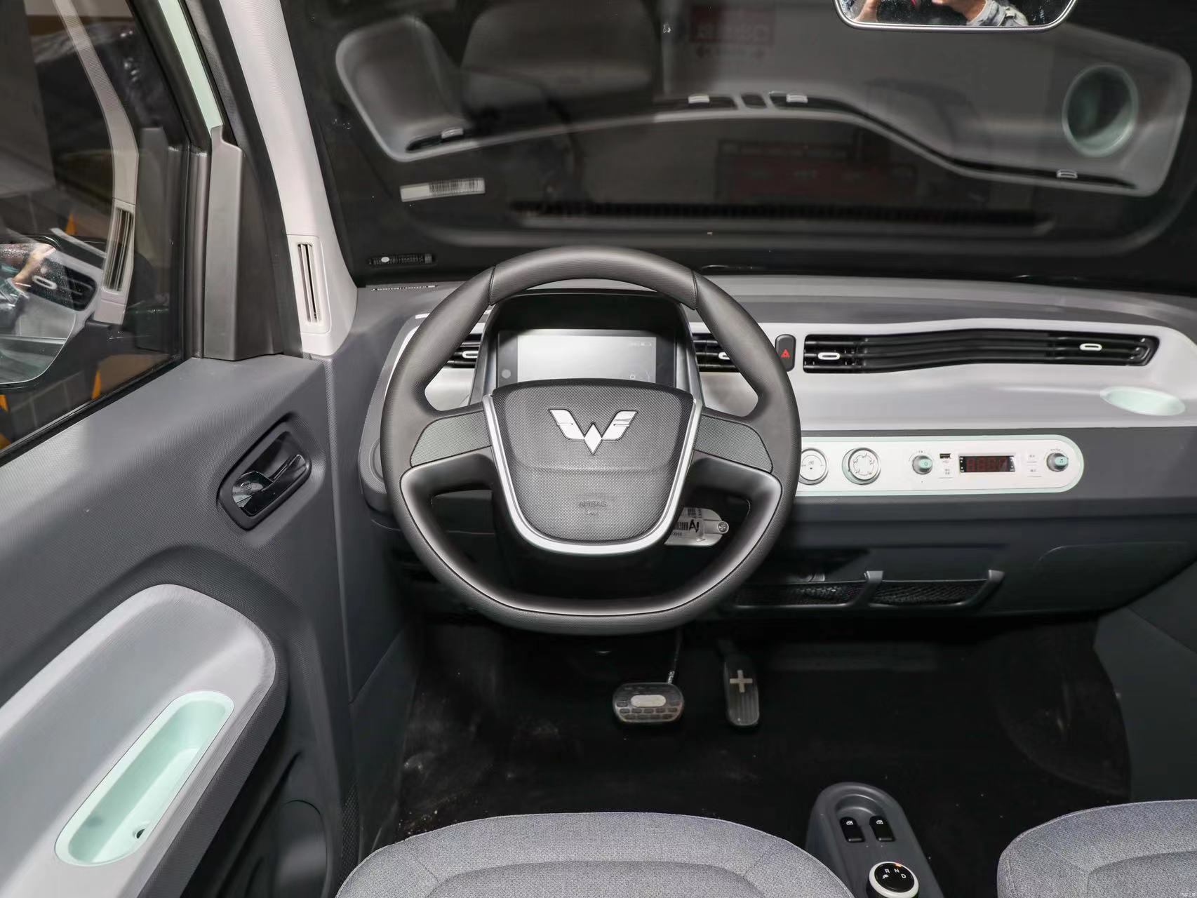 Hongguang MINIEV2022 Macaron Fashion 120KM ternary lithium Chinese Cars Electric Charger For Electric Car Cheap Adult Electric