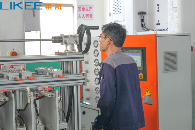Mitsubishi PLC Easy Using Steel Aluminium Foil Plate Making Machine For Disposible Tableware