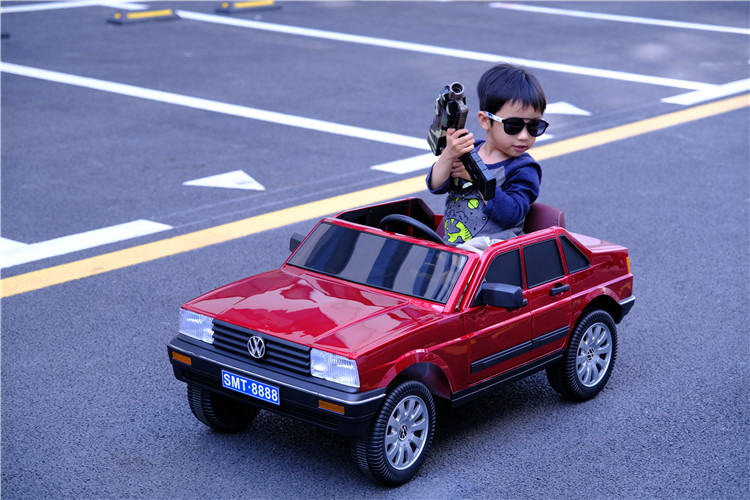 Children's Electric Ride On Car Music and Lights Suitable for 3-8 Year Olds Carton Size 121x59x40cm
