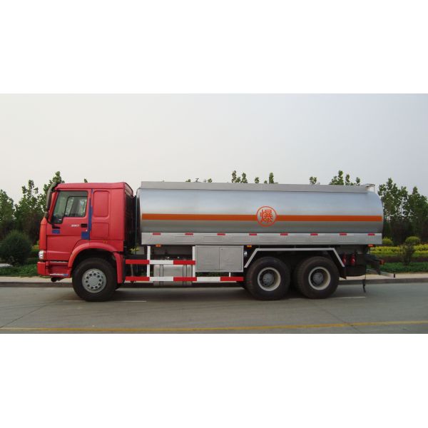 SINOTRUK HOWO7 Oil Storage Gasoline Tanker Liquid Truck With 25000L Tanker Capacity Yellow Fuel Tanker Truck