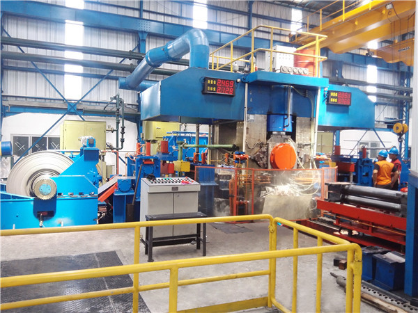 China 2-High Reversible Cold Rolling Mill with Variable Rolldiameter Max 240 M/min for 600-730 Mm Material Width factory