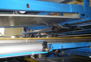 China PLC 80m/Min Rockwool Panel Glue Spraying Machine factory