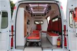 Ford Long Axle Medical Emergency Ambulance 9 Seat Front Rear Drive 4×2