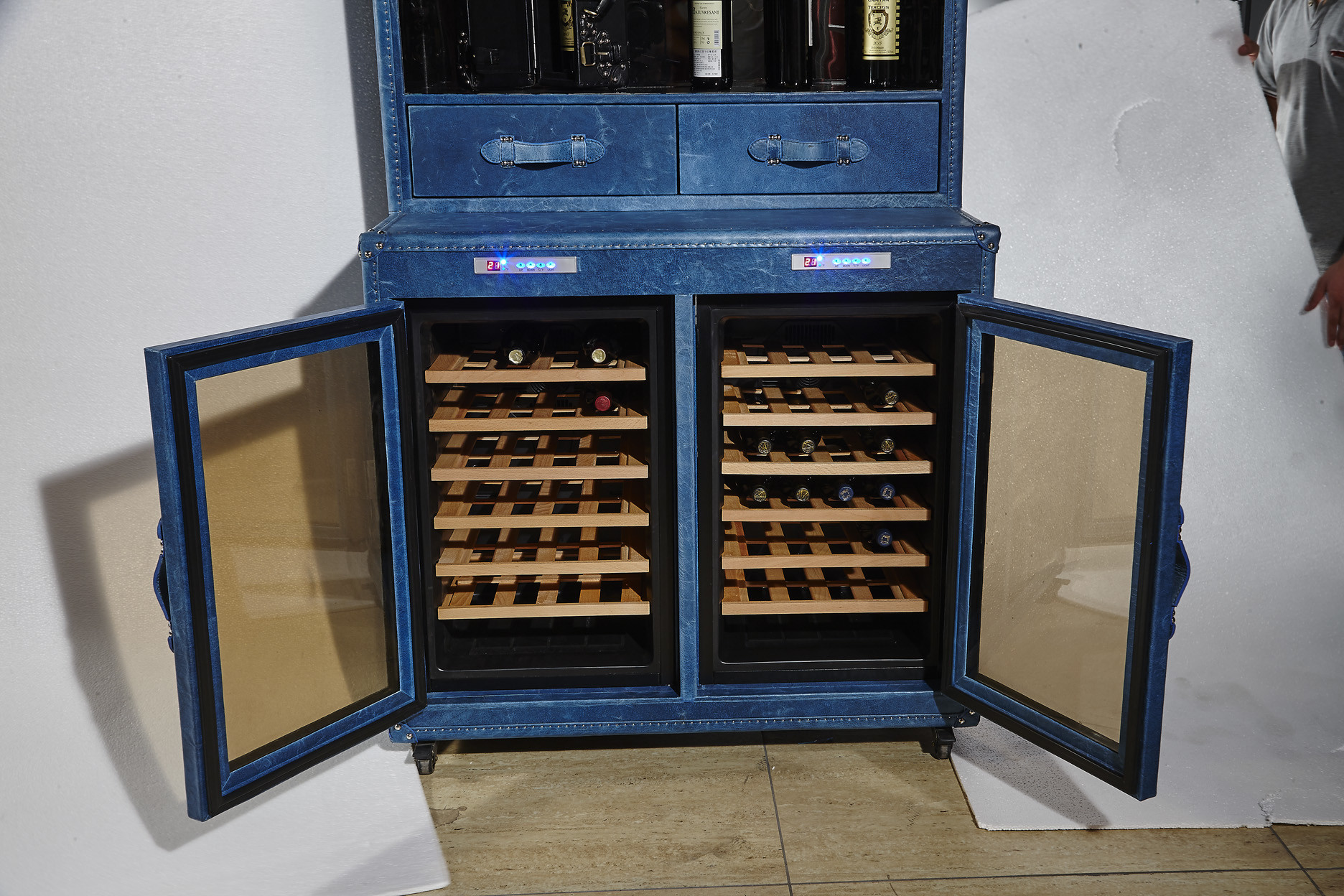 Strong Canvas Bar Storage Cabinet , Wine Cabinet Furniture Brass Nails Decoration