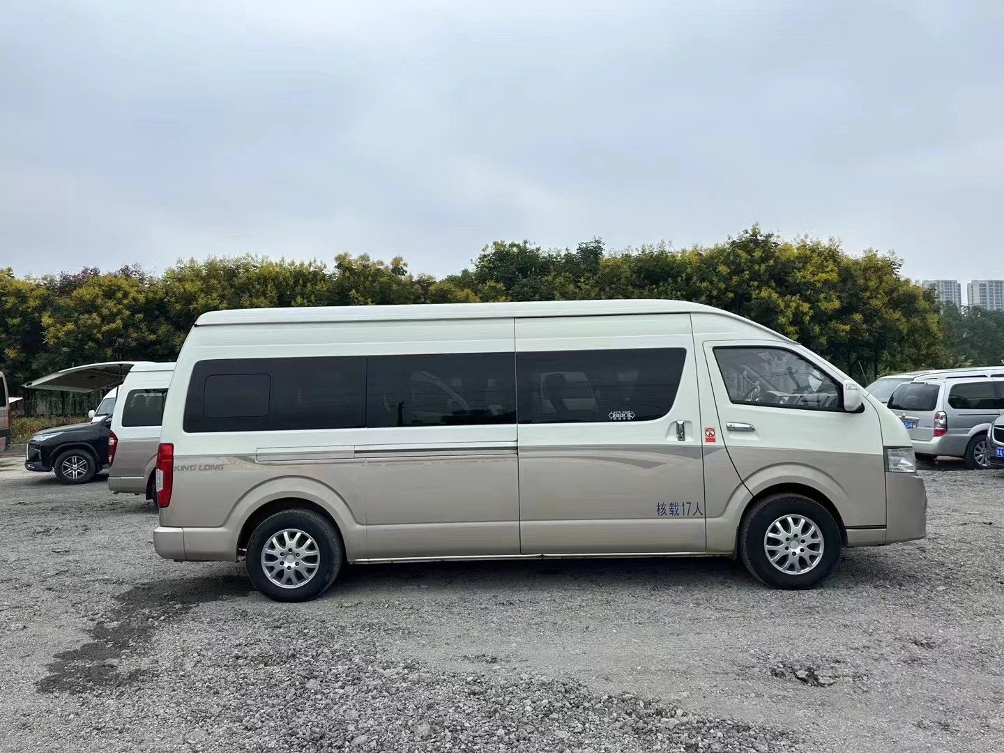 15-17 Seat Jinlong Mini Buses Comfortable and Affordable for Tourist Transportation