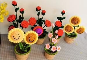 China New Creative Luxury Handmade Crochet Knitting Plants Flowers Handicraft Home Decorations Crochet Flower factory