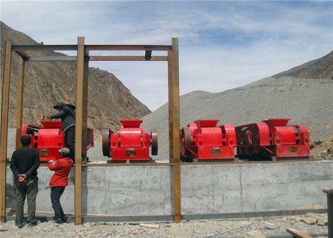 Fluorite Ore Stone 30tph 300Tph Toothed Roll Crusher