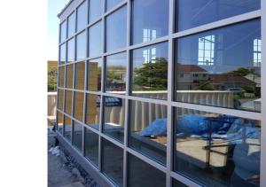 China 6063 T5 60um Film Glazed Aluminum Curtain Walls Section factory