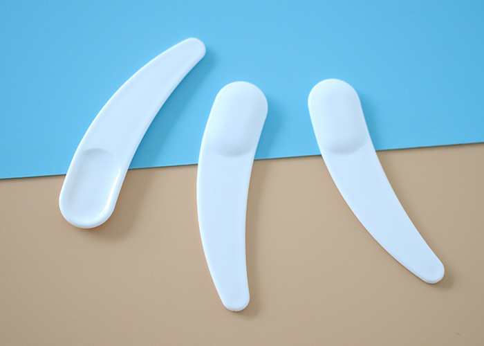 Customized White 53mm Plastic Cosmetic Spatula For Cream Jars