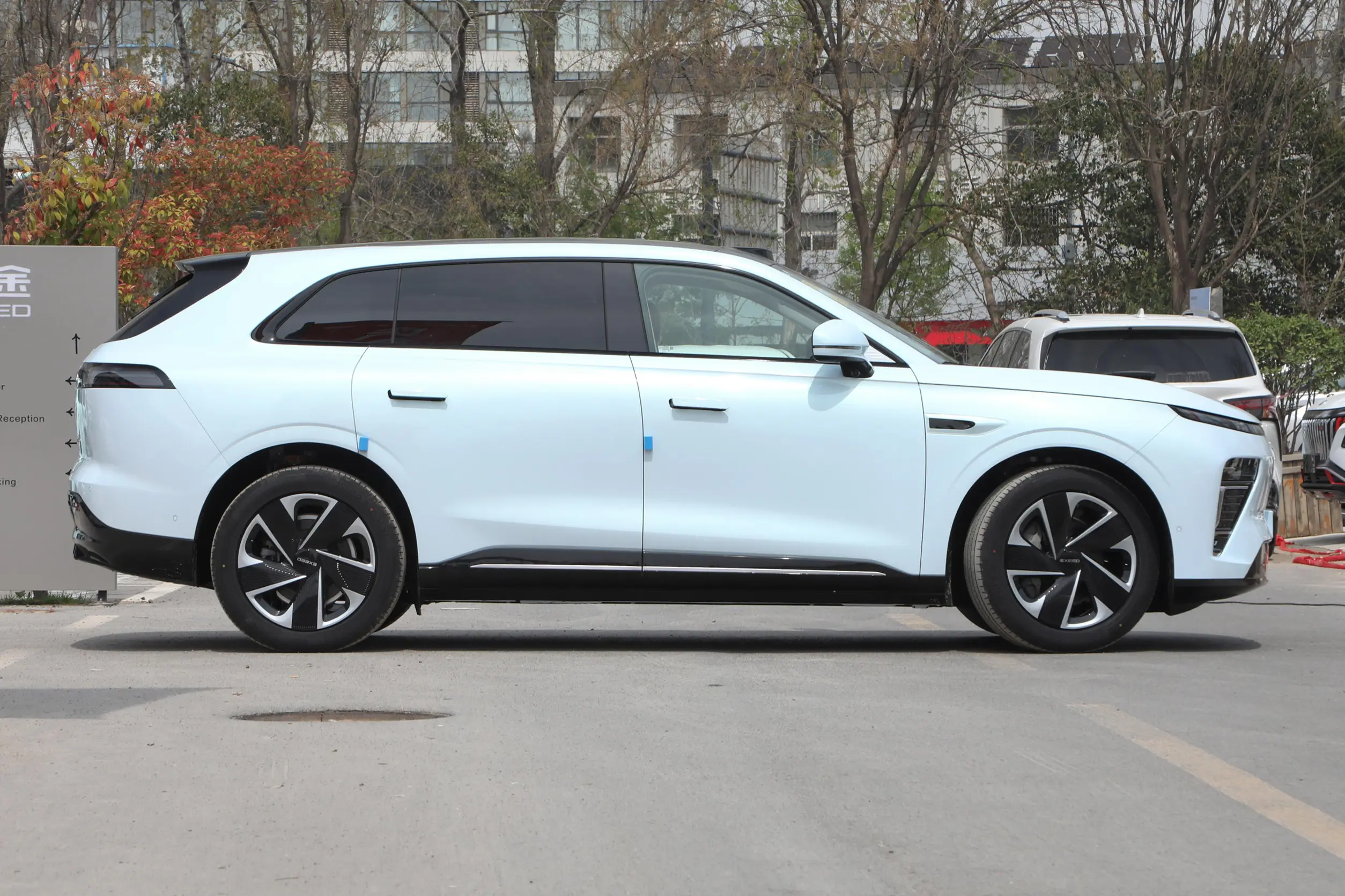 s 2024 Exeed STERRA Hybrid SUV 265hp 2000km EV Range RWD 3000mm Wheelbase The Perfect Combination of Power and Efficiency