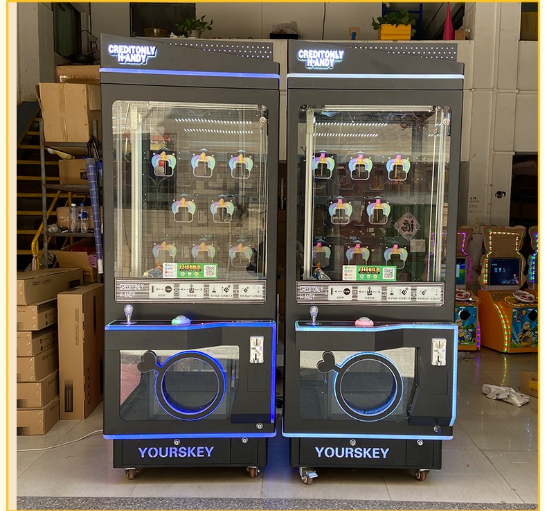 Voltage 110V / 220V / 230V Key Master Game Machine with Metal Acrylic Plastic Parts