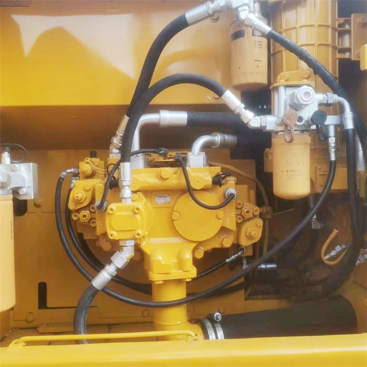 20 Ton Hydraulic Used Caterpillar 320D2 Excavator with 1.0 m3 Bucket Capacity in Japan