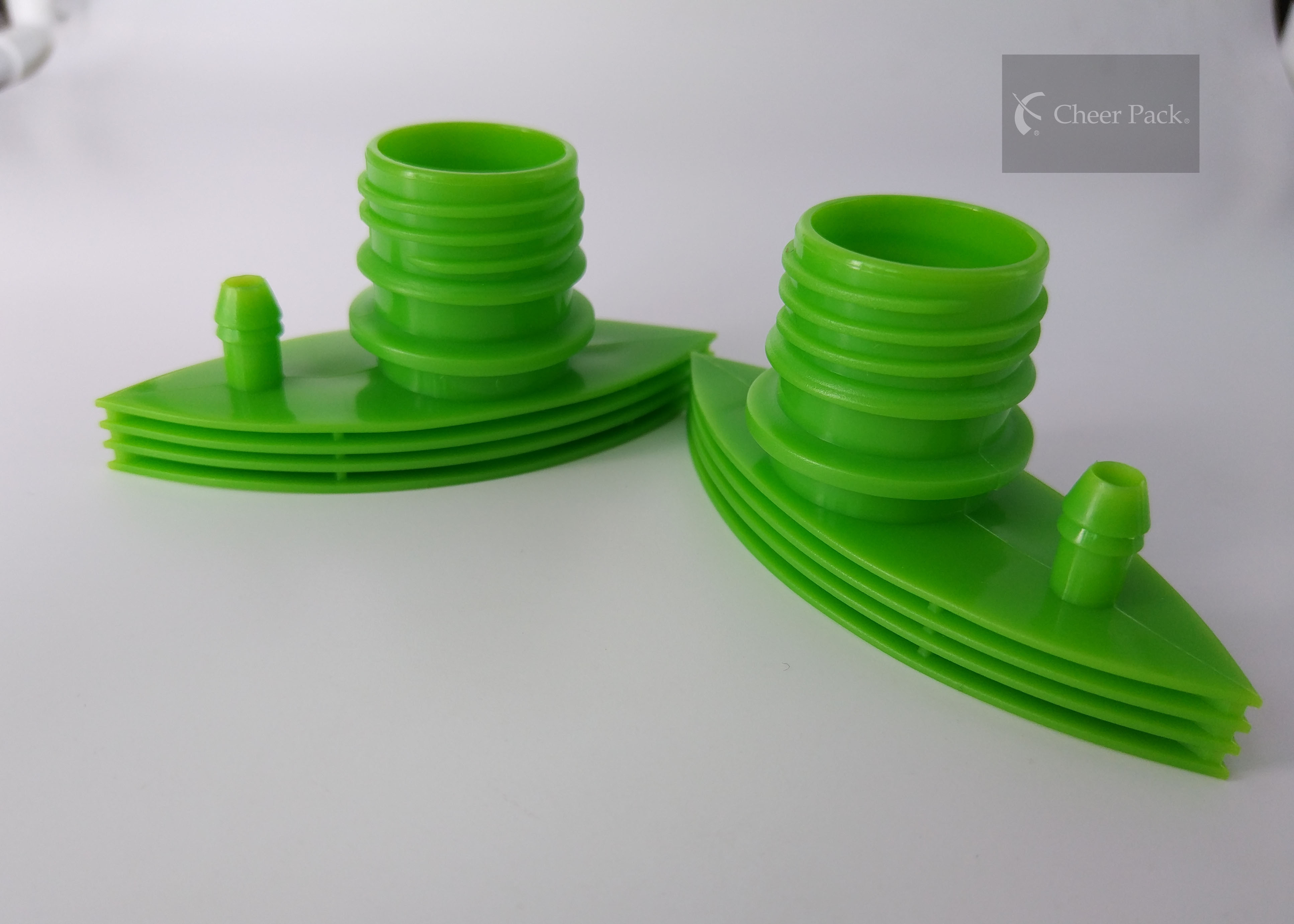 Two Spout Plastic Twist Off Cap For Plastic Oxygen Bag Packing , Green Color