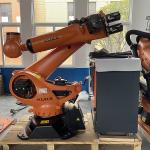 6 Axis Industrial Used Robotic Arm KUKA KR210 For Welding Palletizing