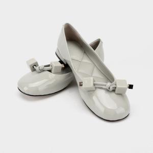 China Womens Casual Flat Loafer Shoes With EVA Insole Black White Color factory