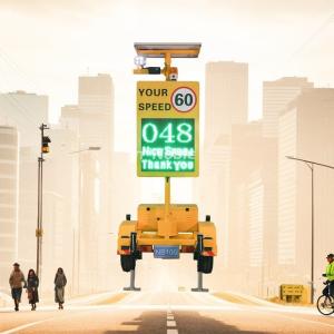 China 100 Watt Solar Portable Radar Detect Speed 4 Line Display Sign Trailer factory