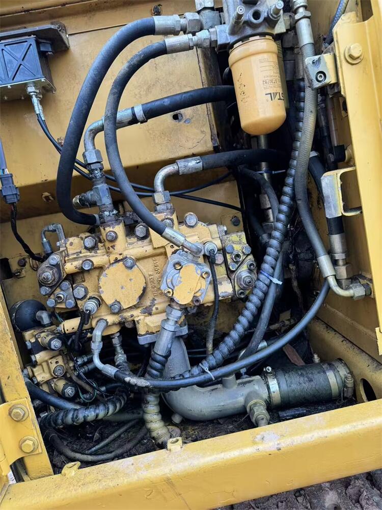 Cat 312 Excavator Crawler Chain Moving Type with Good Health and Durable Construction