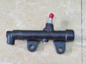 China 46801-00Z05 Clutch Master Cylinder For NISSAN UD Truck factory
