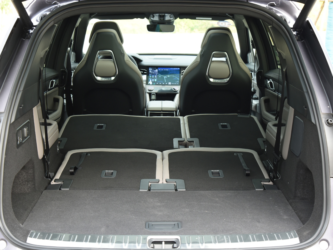 2023 Geely Lynkco 09 EM-P PHEV Petrol electric hybrid suv at with and pure electric cruising range of 150km