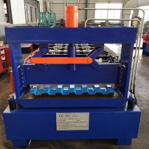 China Gauges 22 To 32 R-72 R-101 Profiles Roof Panel Roll Forming Machine factory