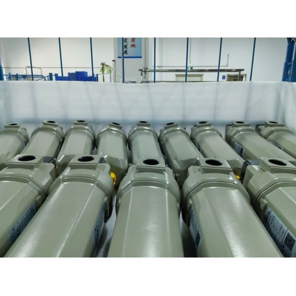 China Unique Lock Design Compressed Air Filter with 1/2 Inch NPT Inlet/Outlet Connection and Working Temperature Range 1.5C-80C factory