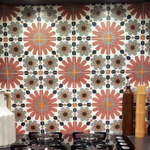 China Brown And Gray Non-Slip 200x200mm Floor Ceramic Rustic Tiles For Living Room And Eco-Friendly Wall Tiles For Bathroom factory