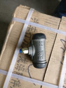 China Anti Rust Axle 130 Brake Master Cylinder Mini Loader Parts factory