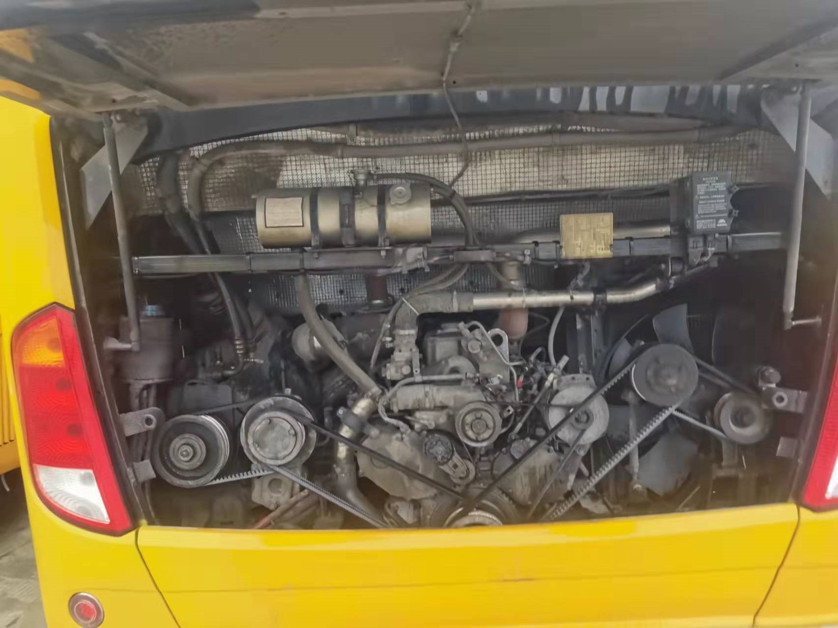 Yuchai Engine Used YUTONG Buses 49 Seats With 24L / 100km Fuel Consumption