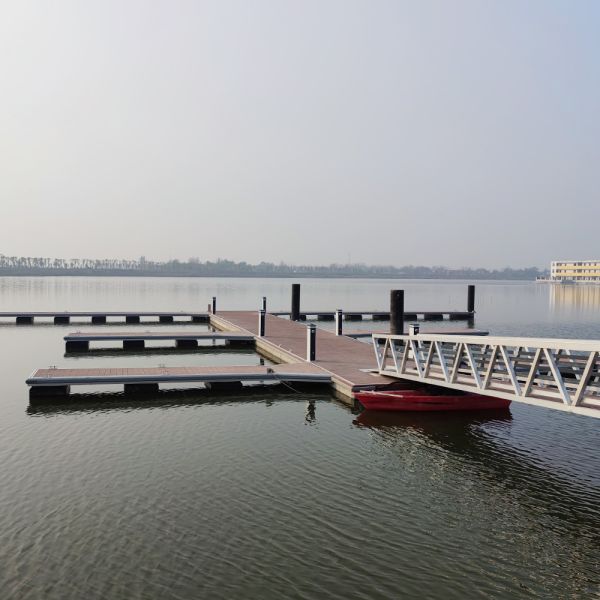 China Low Maintenance Aluminum Alloy Floating Docks with Smooth Surface factory