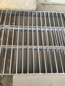 China Heavy Duty Galvanized 1000x1000mm Steel Trench Grating factory