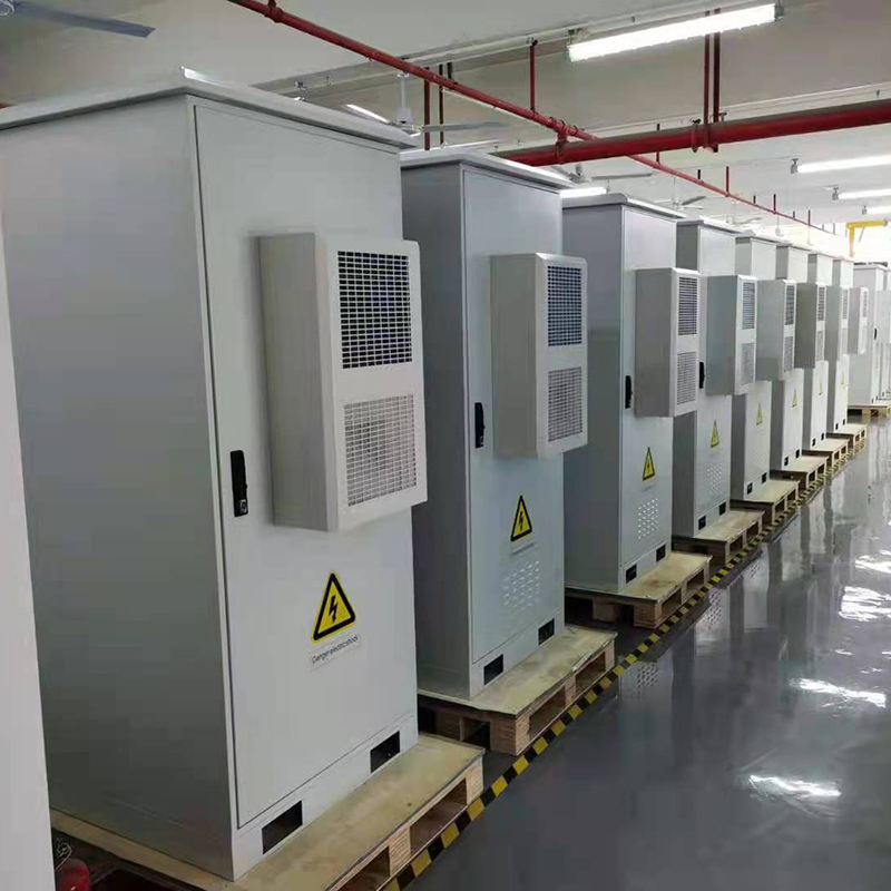 ISO14001 IP55-IP68 Outdoor Communication Cabinet With Air Conditioner Cooling System
