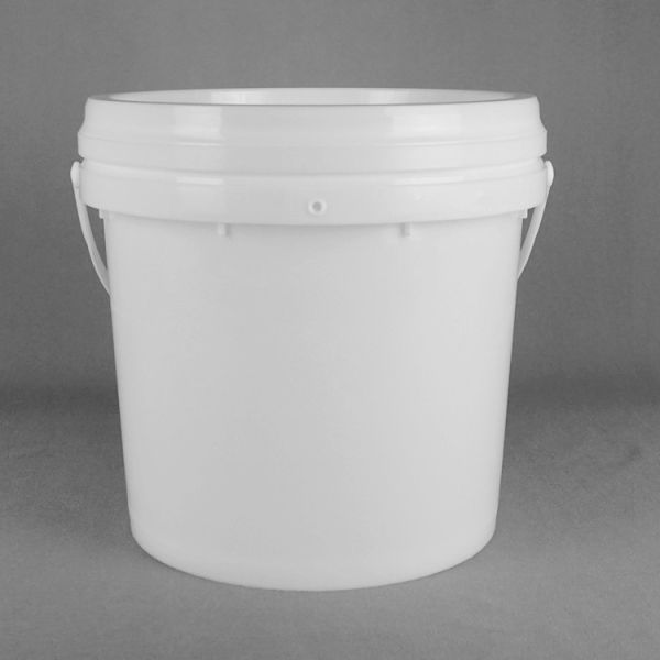 China 20L Round Plastic Paint Bucket with Pouring Spout factory