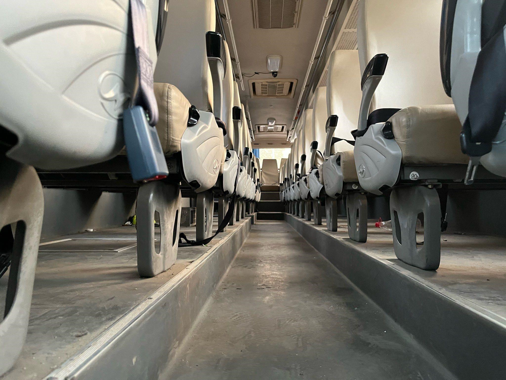 Air Suspension Higer Brand Used Coach Bus 53 Seater Double Doors Wp.7 Diesel Engine KLQ6129