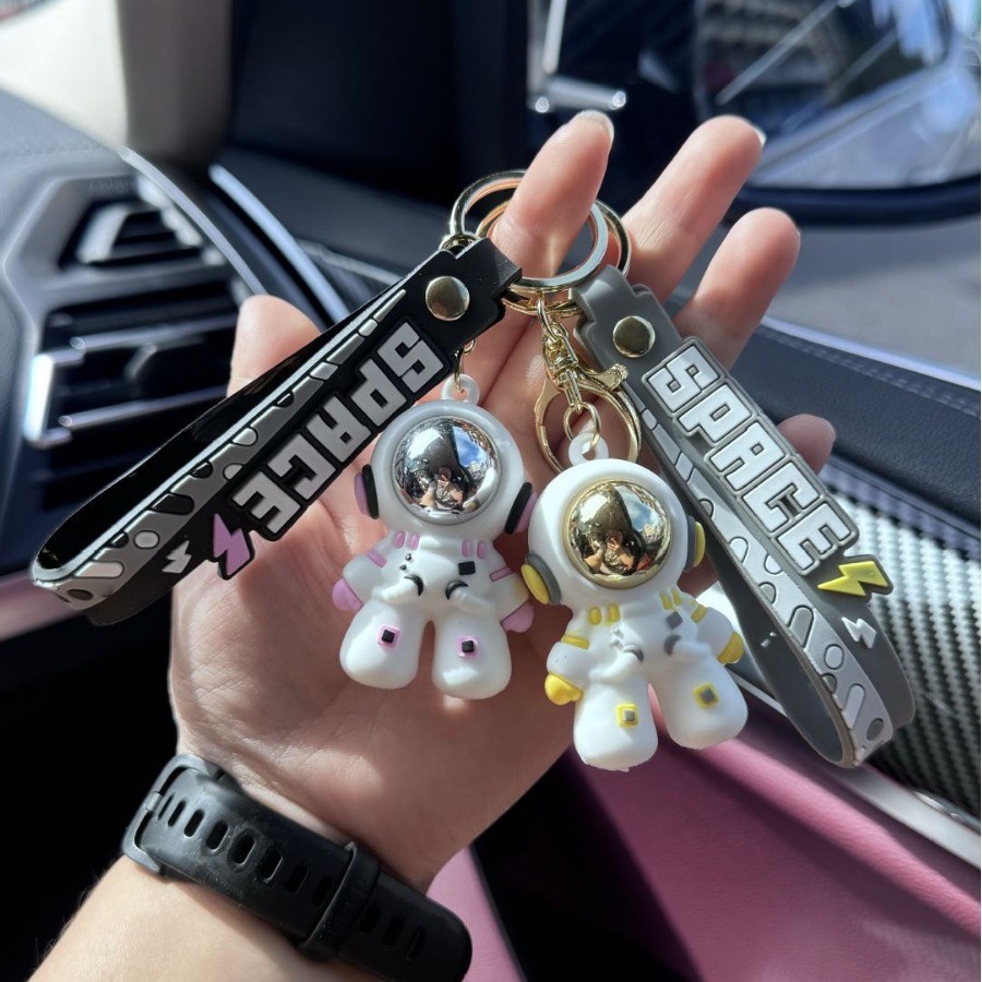 Customized Logo Acceptable 3D Astronaut Keychain for Gift Car Bag Pendant Accessory