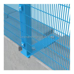China Sustainable Garden Security Mesh Fence with Hot-Dip Galvanized Anti-Climbing Coating factory
